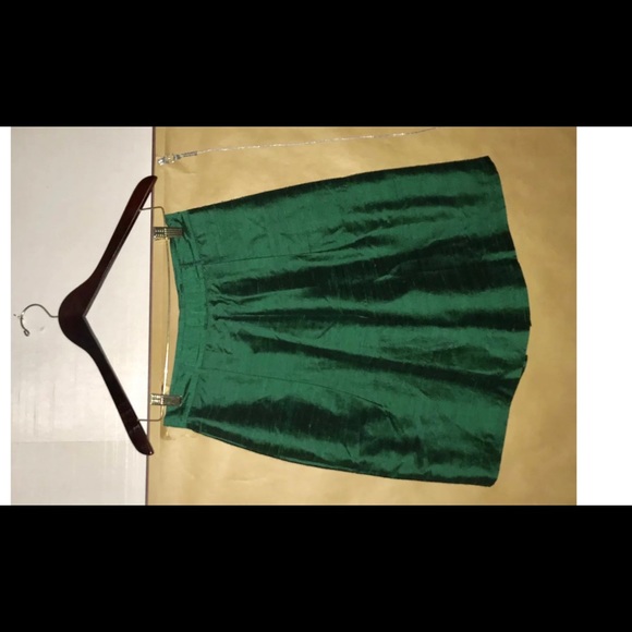 Henri Bendel Green Silk Shorts size Medium 8- 10 original owner - Picture 3 of 8